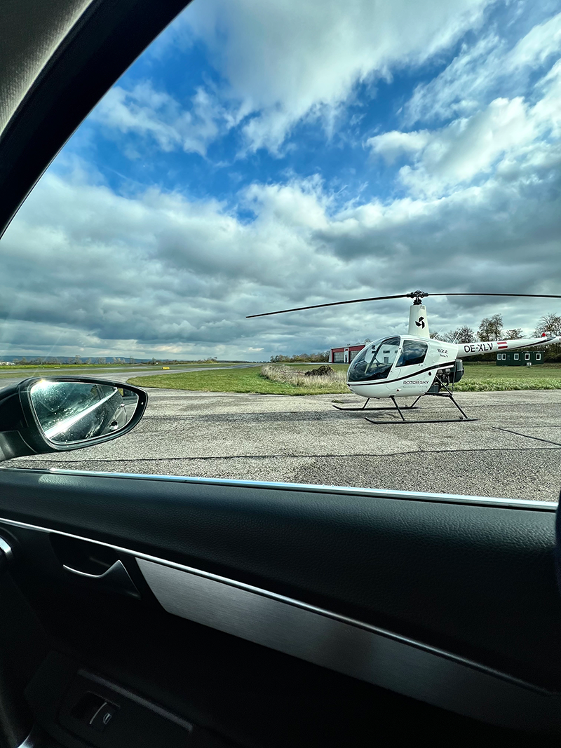 Besucherblick auf die Robinson R22